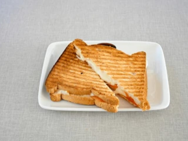 Kaşarlı tost — işletmenin kendi çektiği fotoğraf